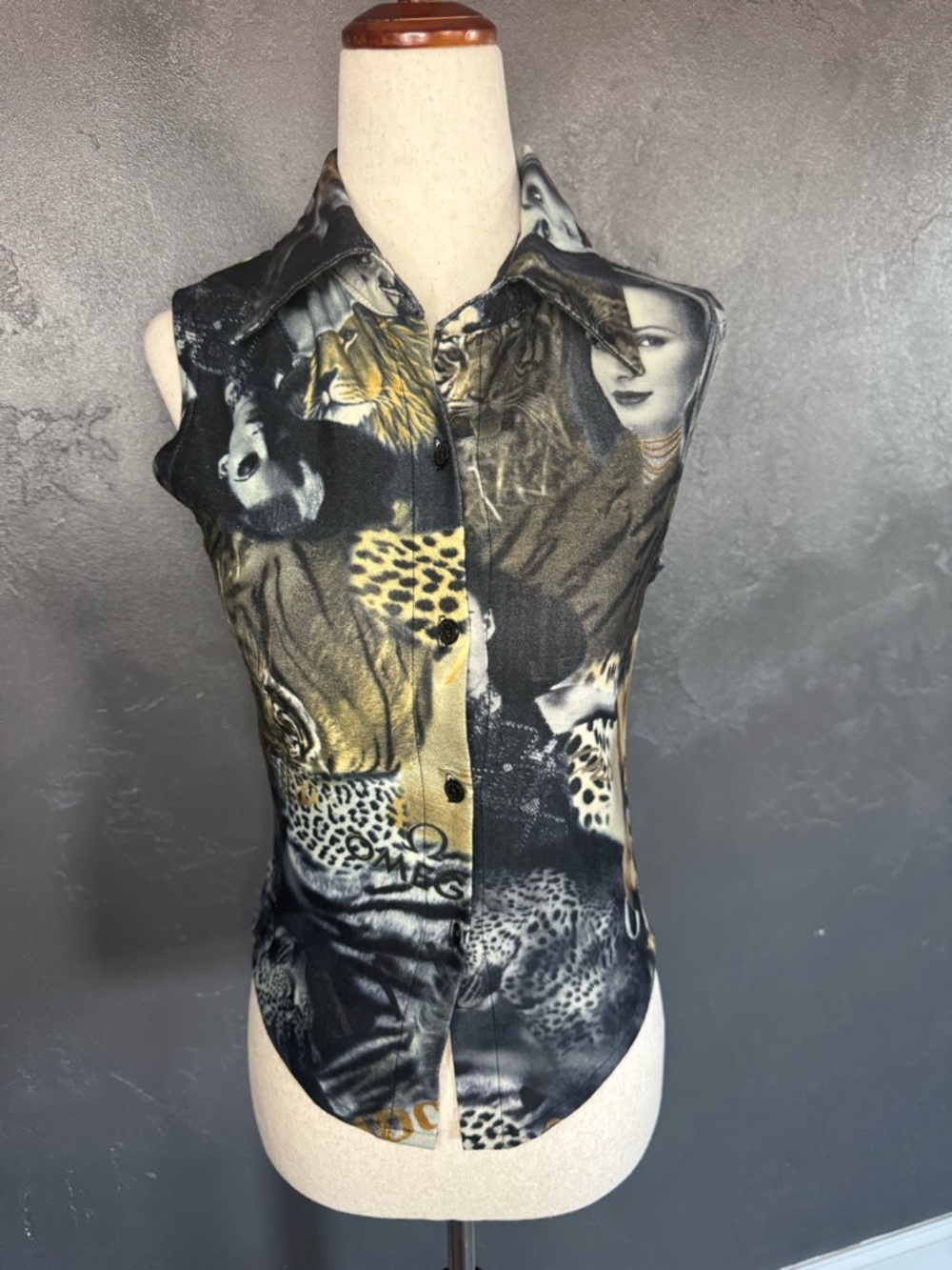 Graphic Animal & Portrait Sleeveless Button-Up Top in Black and Gold  Euro top